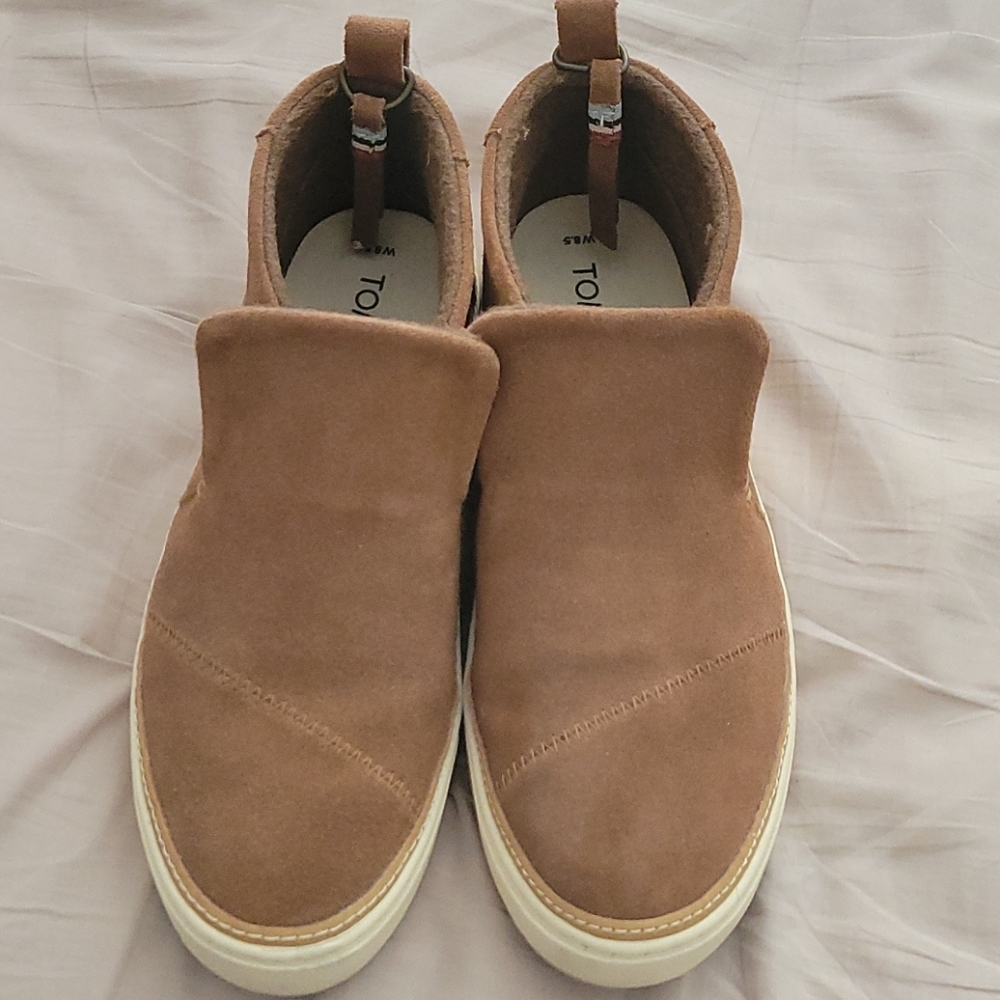 TOMS slip ons